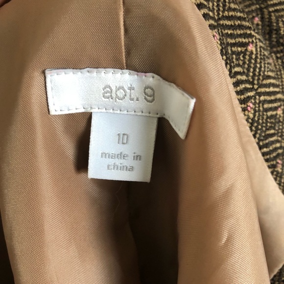 Beautiful Three Button Blazer Jacket - Picture 7 of 8